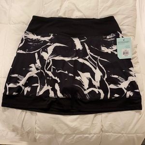 DSG mid rise skort